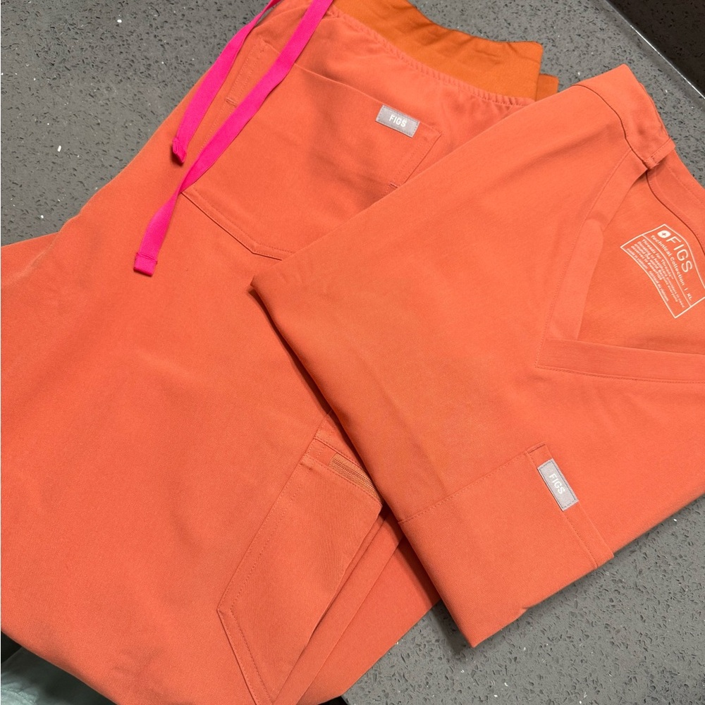 Figs Orange Scrub Set with Pink Drawstring